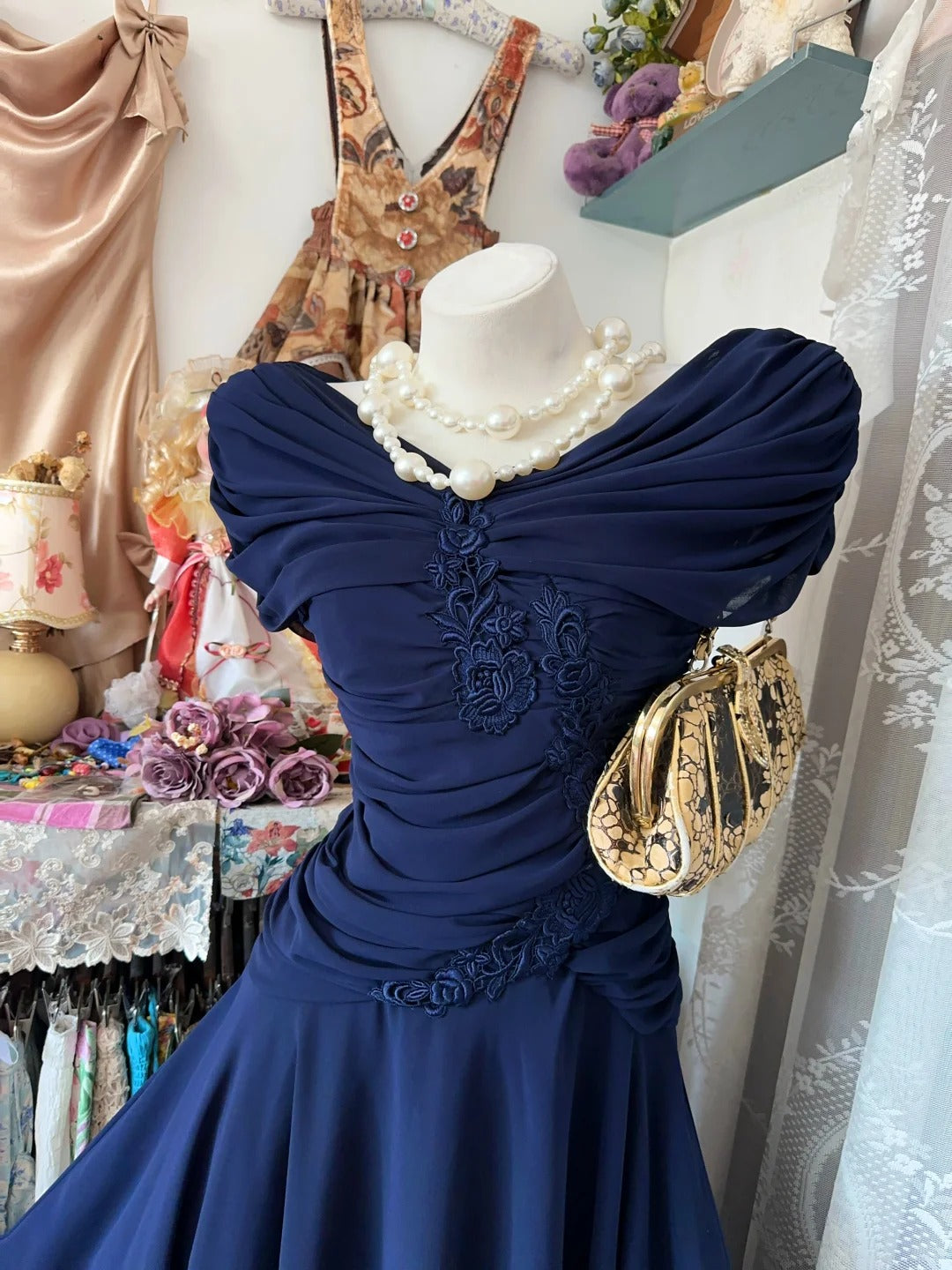 Robes de bal de promo en mousseline de soie bleu marine, style sirène élégante, avec épaules dénudées, longueur au sol, inspirations tenues de soirée RB4486