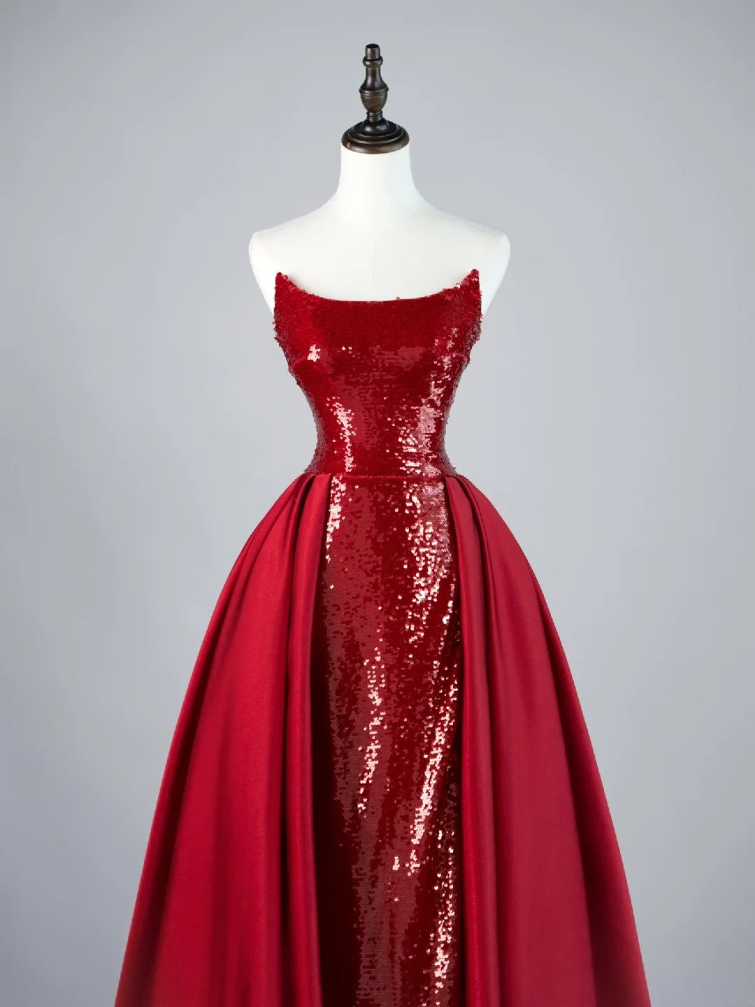 Robe de bal longue sirène bordeaux à paillettes, sans bretelles, plissée et avec traîne, en satin, référence N848