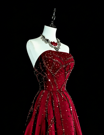 Vintage-Ballkleider A-Linie Trägerlos Burgunder Tüll Mit Perlenbesetztem Oberteil Langes Partykleid N2377