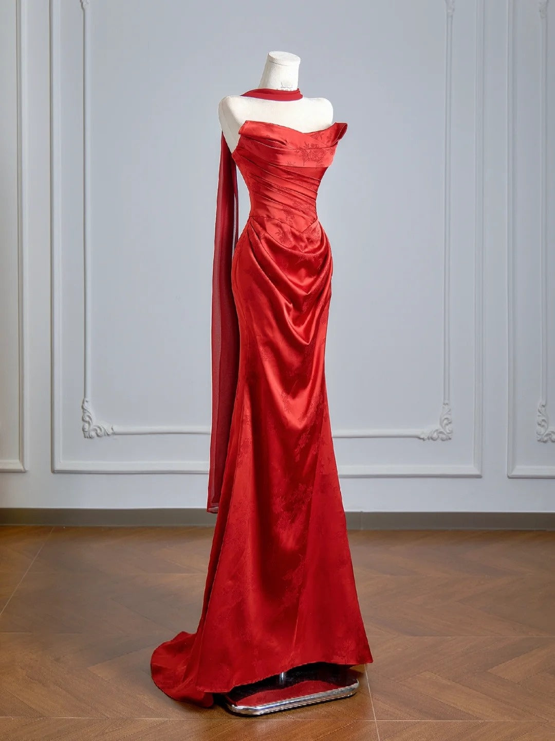 Figurschmeichelndes, trägerloses, rotes Meerjungfrauen-Satinkleid mit Schal, langes Abendkleid, formelles Ballkleid, Geburtstagskleid N383