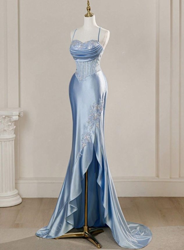 Robe de soirée fourreau vintage bleu ciel à sequins et application, en satin, décolleté cœur, bretelles spaghetti, fente, robe longue à volants AB1678
