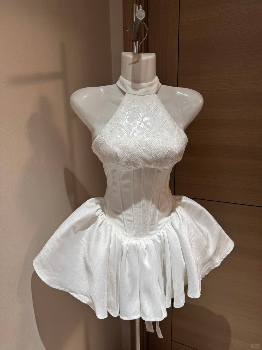 Süßes Ballkleid Hoher Ausschnitt Weiße Pailletten Night In Rio Inspo Hoco Kleid Ideen Homecoming Kleider RB4032