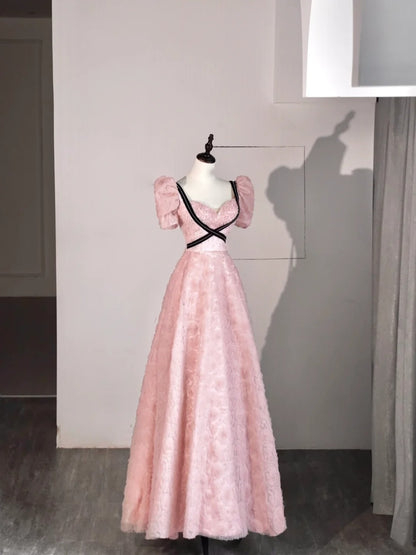 Robe de bal longue en dentelle rose à décolleté cœur, coupe trapèze, idéale pour les élèves de terminale (N1272)