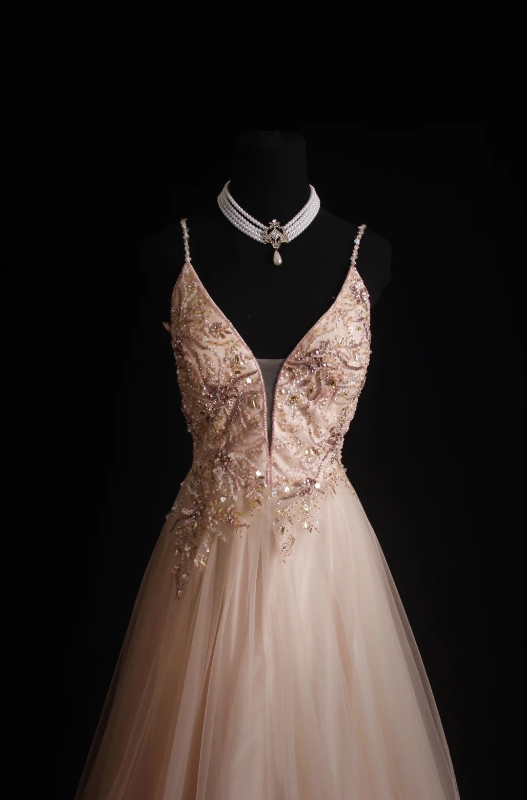 Retro-A-Linien-Abendkleid mit Spaghettiträgern in zartem Rosa im 90er-Jahre-Stil aus Tüll – Inspiration für Outfits zum 18. Geburtstag – Festliches Kleid N490