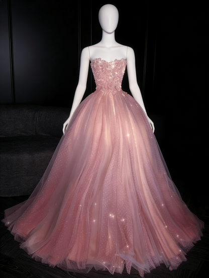 Glitzerndes, trägerloses, langes, pinkfarbenes Ballkleid mit weißen Punkten – ein formelles Abendkleid für den 18. Geburtstag oder als Ballkleid (Modell N735).