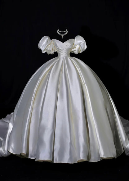 Robe de mariée simple, robe de bal, épaules dénudées, manches courtes, satin plissé, robe de mariée longue et cintrée AB2532