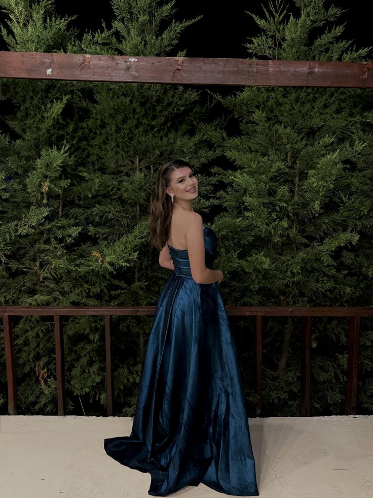 Robe de bal longue bleu marine, coupe trapèze, sans bretelles, en satin, idéale pour un 19e anniversaire (réf. N241)
