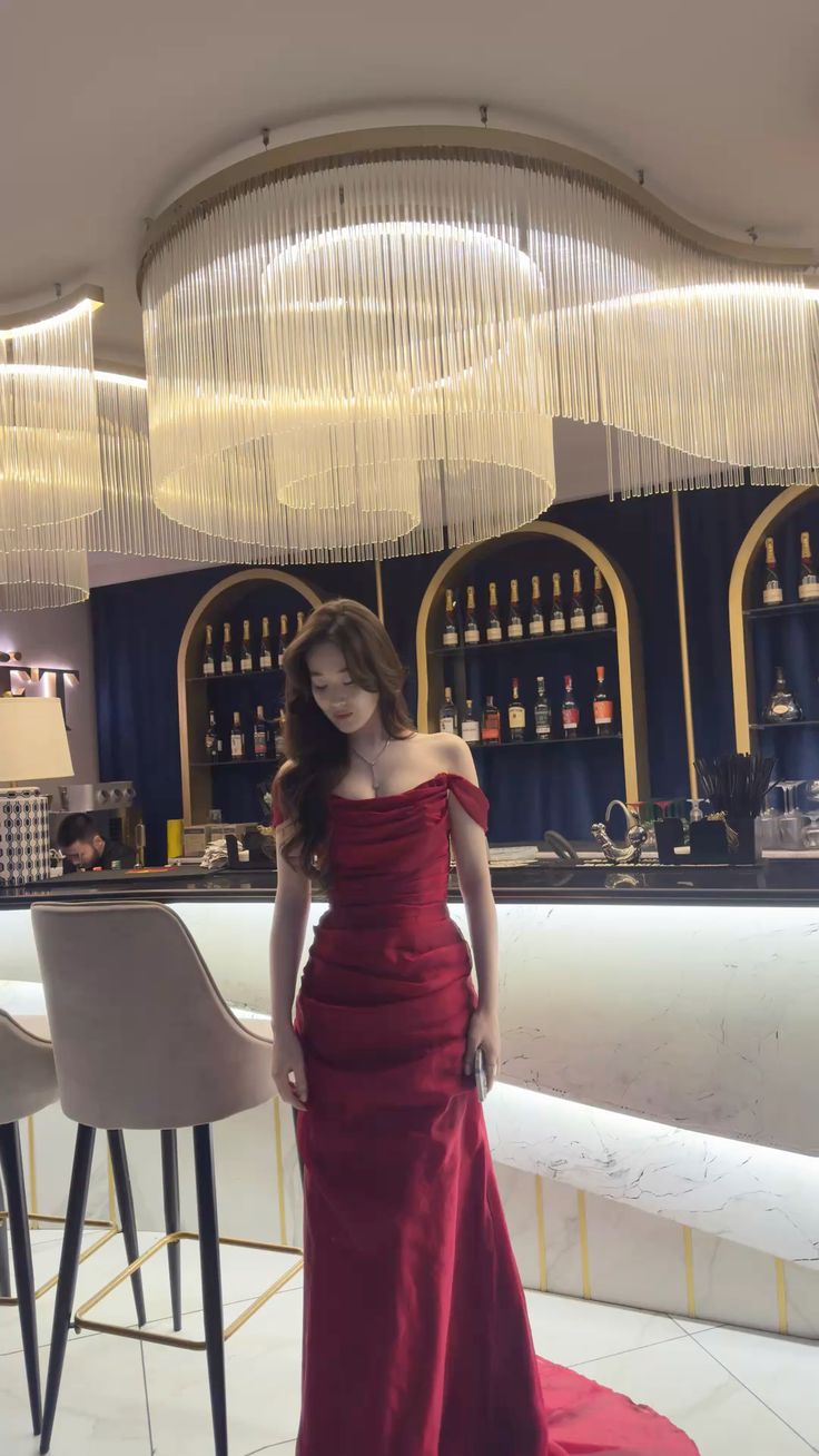 Sexy Meerjungfrauen-Abendkleid aus rotem Satin mit Perlenbesatz und schulterfreiem Schnitt – perfekt für Teenager und Mädchen, auch als formelles Party- oder Geburtstagskleid geeignet (N414).