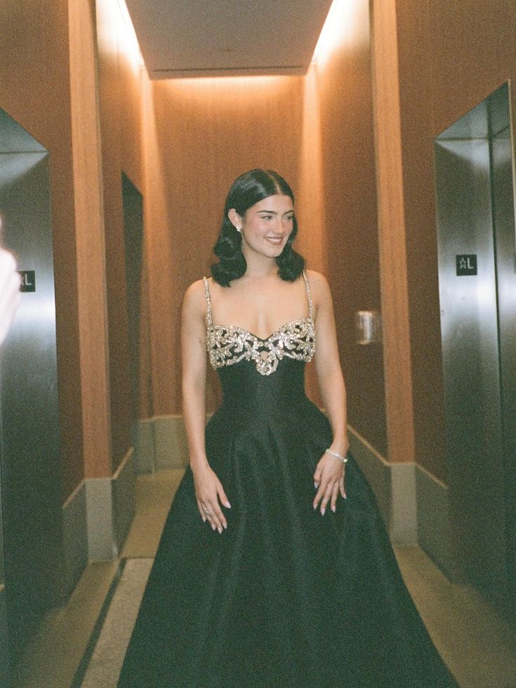 Elegantes A-Linien-Abendkleid mit Spaghettiträgern und Perlenbesatz – Stilvolles Design für Teenager, festliche Anlässe, Partys und Abschlussbälle AB1058