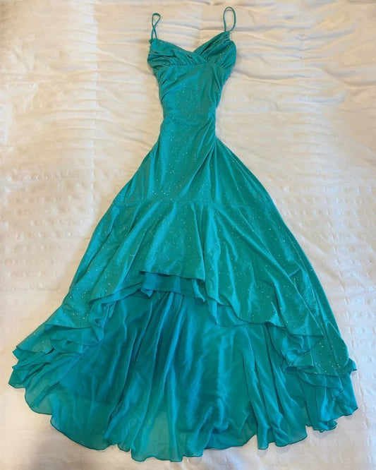 Elegantes blaues Meerjungfrauen-Abendkleid mit Spaghettiträgern und asymmetrischem Saum – ein stilvolles Kleid für Teenager, ideal für festliche Anlässe und Partys. AB1186