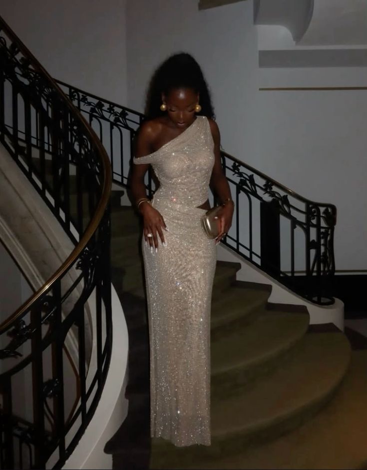 Funkelndes Meerjungfrauen-Abendkleid mit One-Shoulder-Schnitt, elfenbeinfarben, Pailletten und Schlitz – Inspiration für figurbetonte Abendkleider für Damen, formelles Partykleid AB1199