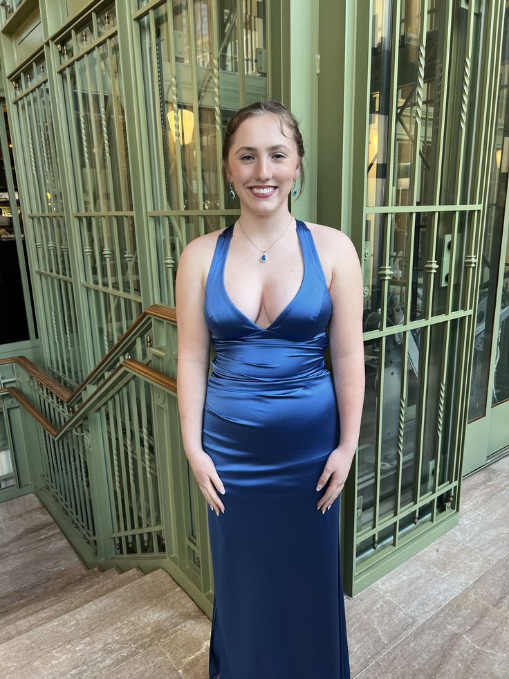Atemberaubende Abschlussballkleider Meerjungfrau V-Ausschnitt Marineblau Satin Langes Abendkleid N2492