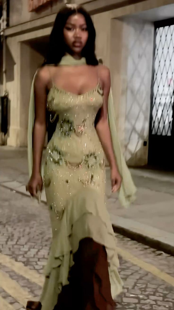 Sexy Ballkleid mit hohem/tiefem Saum, Spaghettiträgern, salbeigrünem Chiffon mit Perlen, halbformelles Abschlussballkleid für Teenager und Gymnasien AB1951