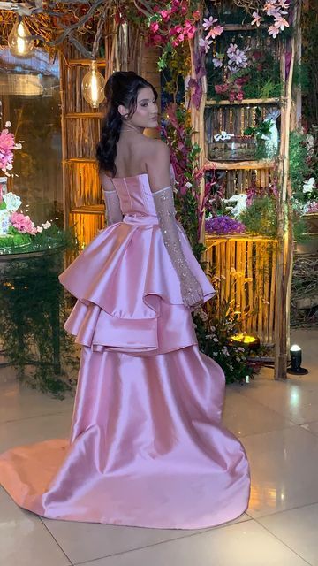 Robe de bal chic fourreau asymétrique sans bretelles en satin rose, avec gants, robe de soirée sans manches N709