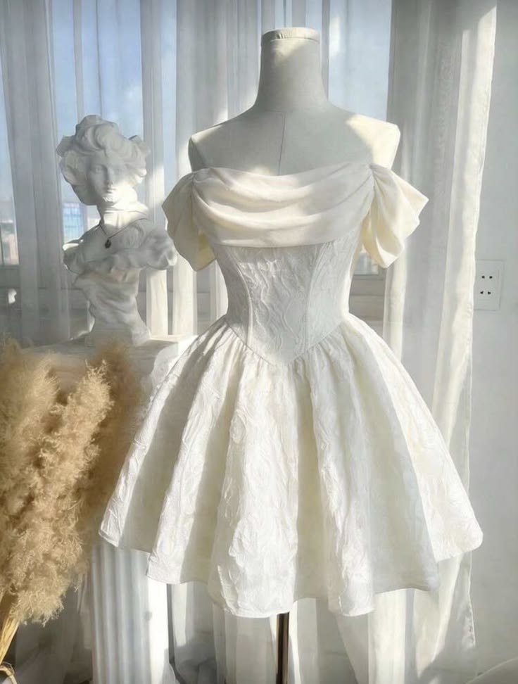 Mignonne robe de bal bustier blanche de remise de diplôme, courte, style lycée, pour la 8ème année ou l'inspiration des aînées, robe de bal de fin d'année RB3319