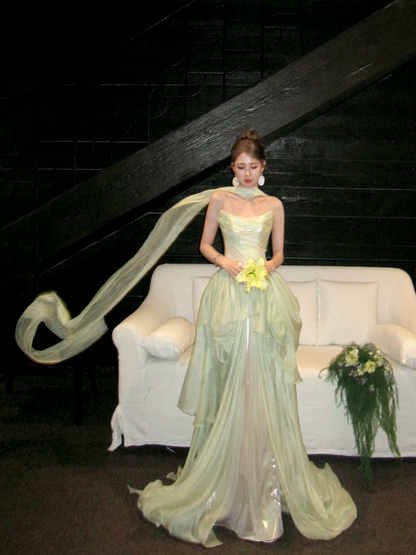 Schlichtes, trägerloses, salbeigrünes, glänzendes Satin-Abendkleid in A-Linie – Ästhetisches langes Ballkleid für Abschlussball und Abendveranstaltung N056
