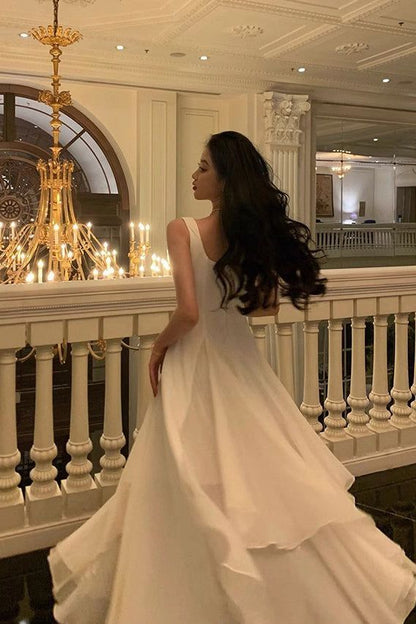 Magnifique robe blanche sans manches à encolure carrée et coupe trapèze, idéale pour une soirée romantique, un bal de promo ou un anniversaire (AB1915)