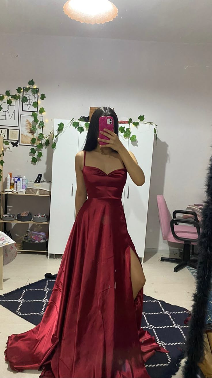 Robe de bal longue sans manches en satin bordeaux, coupe trapèze, bretelles spaghetti et fente, modèle AB341