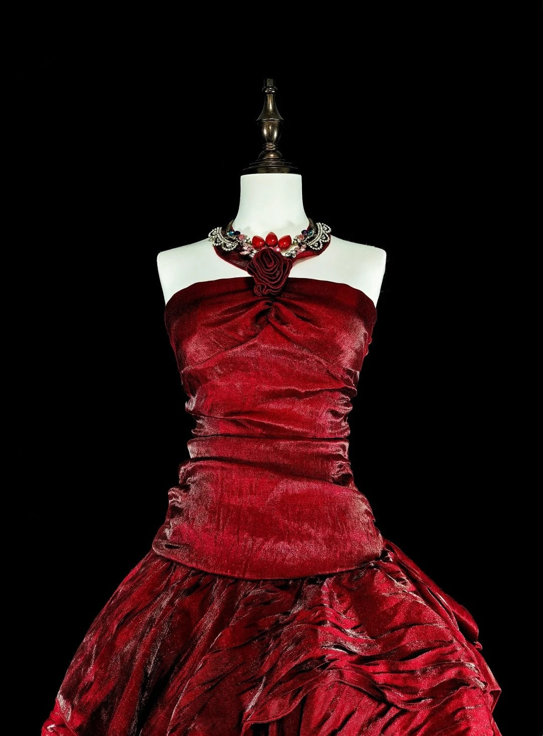 Vintage Ballkleid, asymmetrischer Saum, Neckholder, burgunderrot mit Perlenstickerei, langes Abendkleid, Partykleid, Modekleid N1826