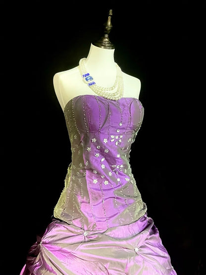 Elegantes, trägerloses Ballkleid aus lila Taft im Stil der 80er Jahre – Inspiration für lange Abendkleider, Vintage-Abendkleider N1303