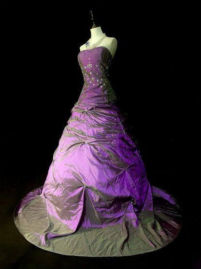 Elegantes, trägerloses Ballkleid aus lila Taft im Stil der 80er Jahre – Inspiration für lange Abendkleider, Vintage-Abendkleider N1303