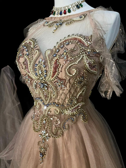 Robe de bal longue en tulle champagne à corsage perlé, coupe trapèze, style modeste, idéale pour les jeunes filles (N1301).