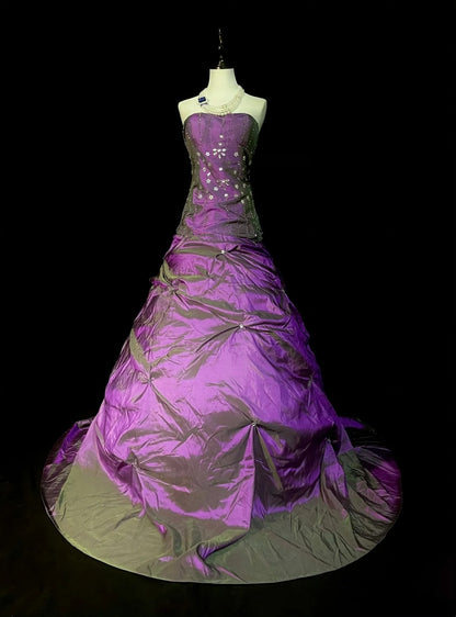 Elegantes, trägerloses Ballkleid aus lila Taft im Stil der 80er Jahre – Inspiration für lange Abendkleider, Vintage-Abendkleider N1303
