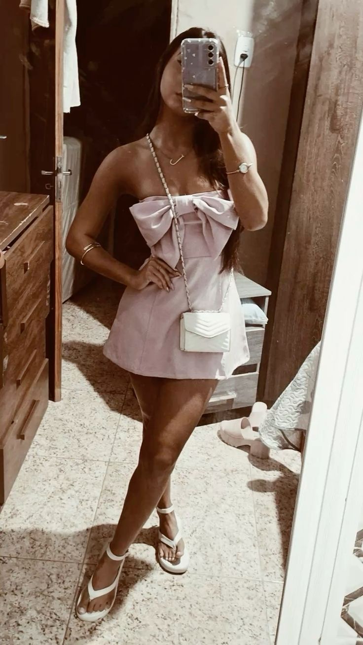 Romantisches A-Linien trägerloses Satin-Kurz-Minikleid in Pastellrosa für den Herbst-Abschlussball RB4417