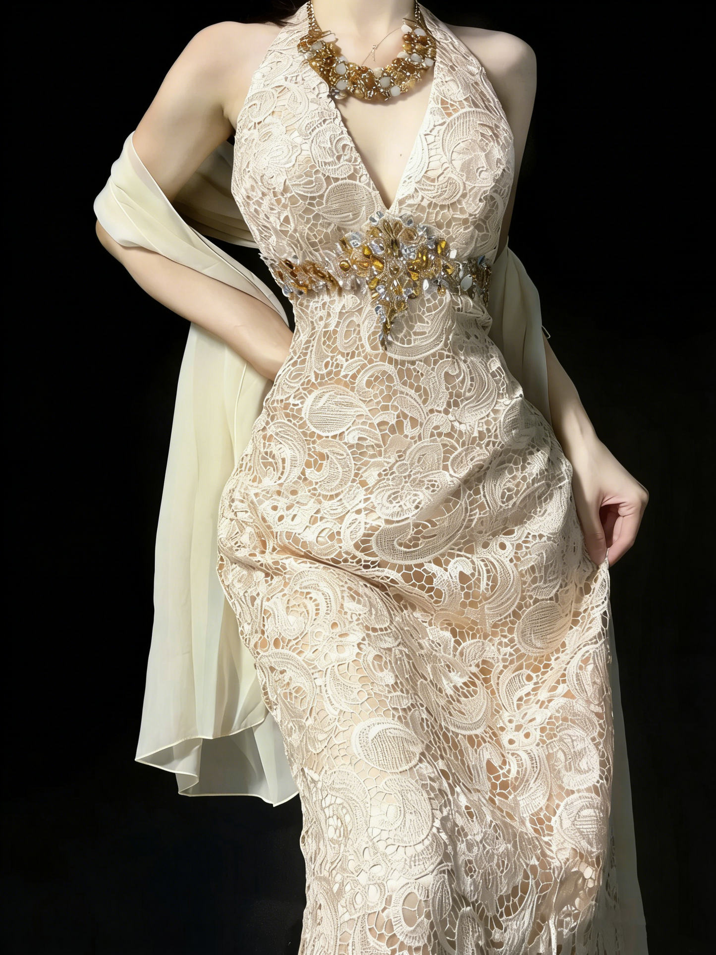 Robe de bal longue en dentelle champagne, coupe trapèze, col en V, style sobre, idéale pour les jeunes filles (N1187)