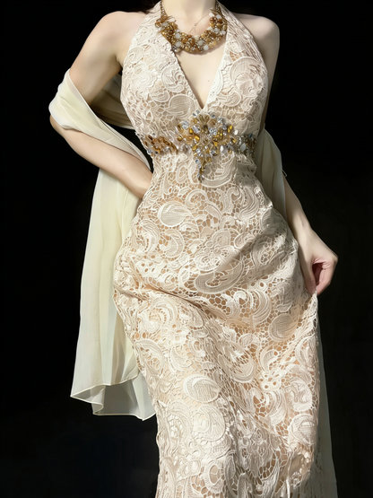 Robe de bal longue en dentelle champagne, coupe trapèze, col en V, style sobre, idéale pour les jeunes filles (N1187)