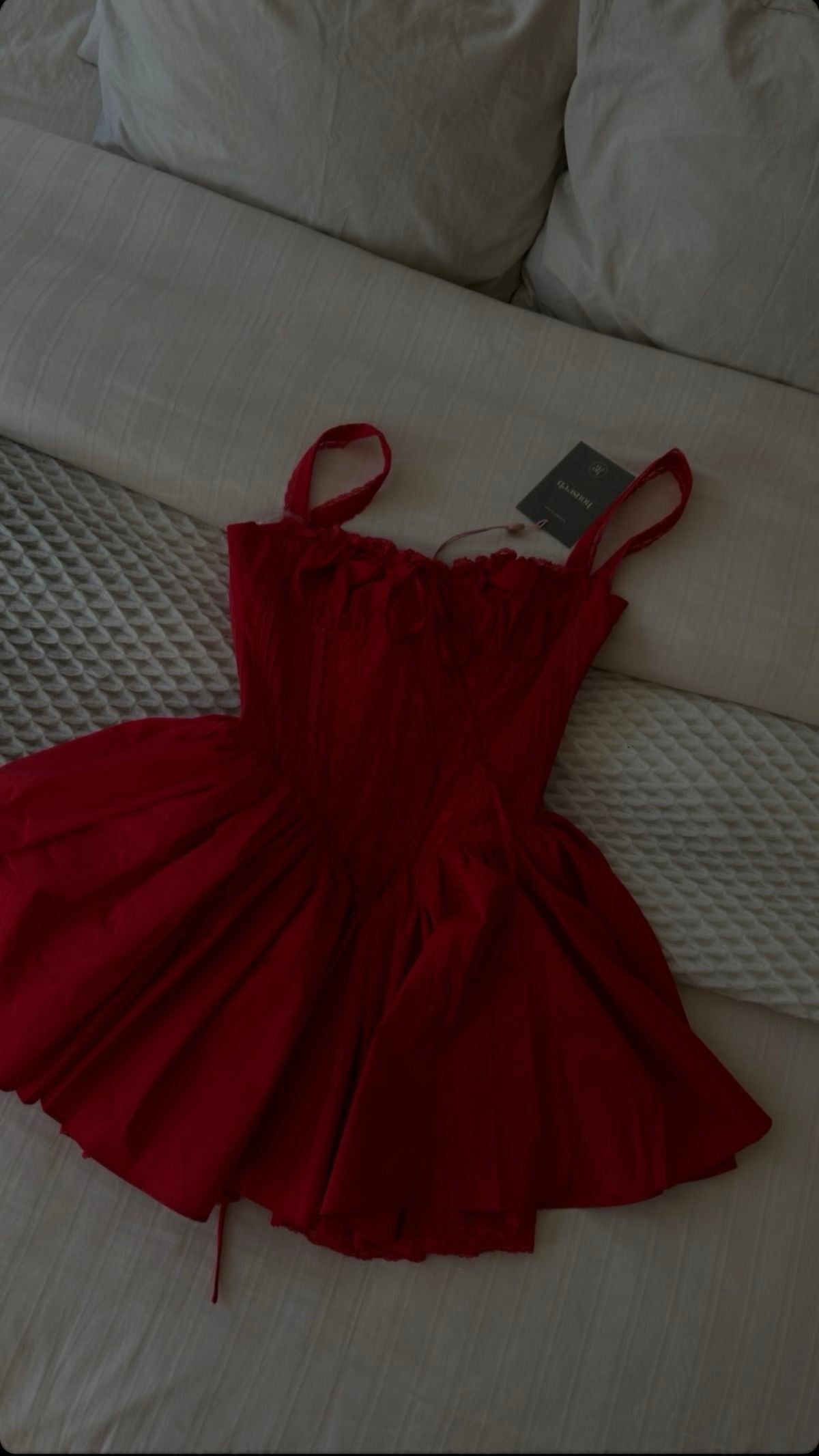 Elegante A-Linie Träger Rot Satin Freshman High School Grad Kurz Mini Hoco Outfits Heimkehr Kleider RB4393