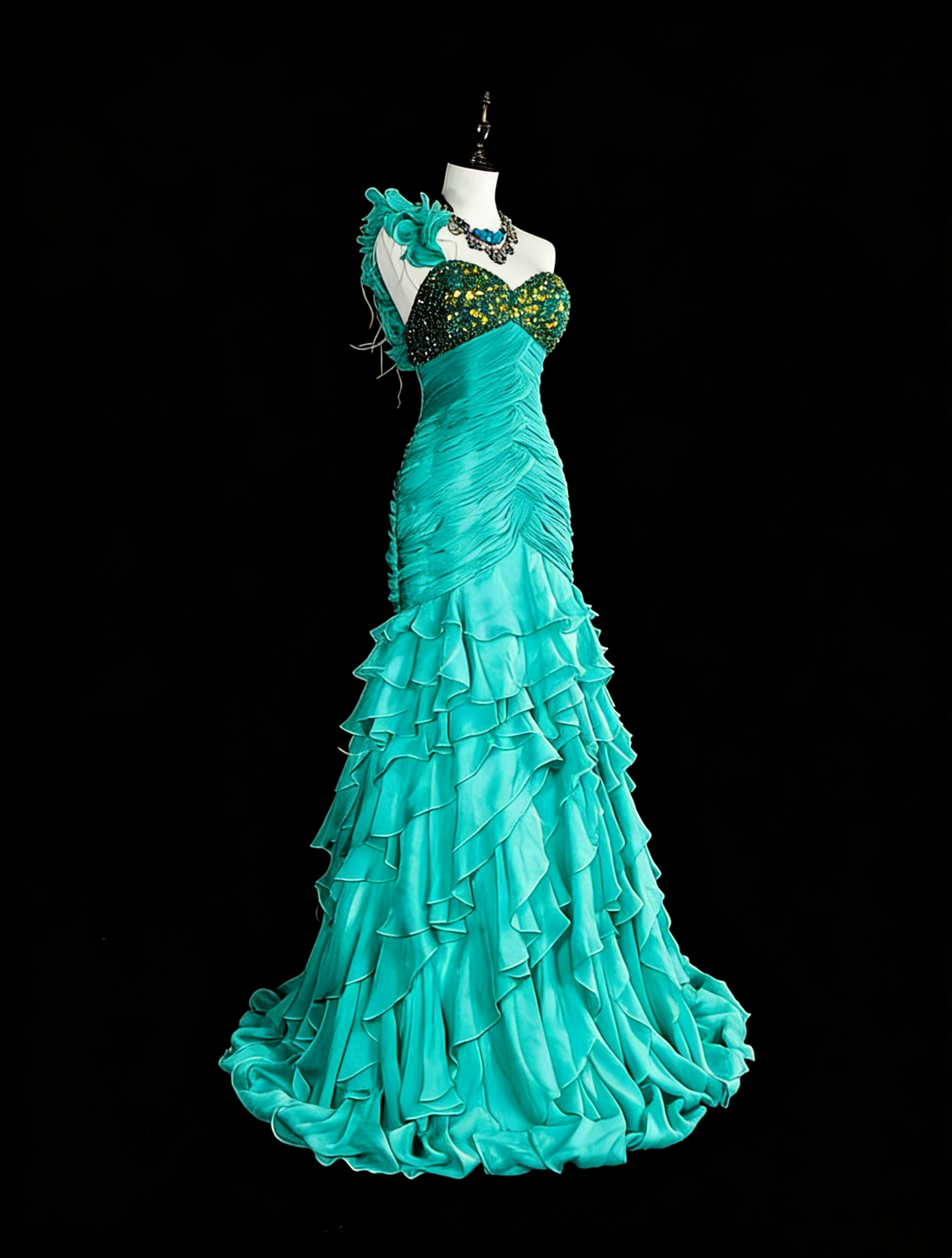 Robe de bal longue vintage sirène asymétrique en mousseline verte années 70, ornée de perles et de plis, N1841