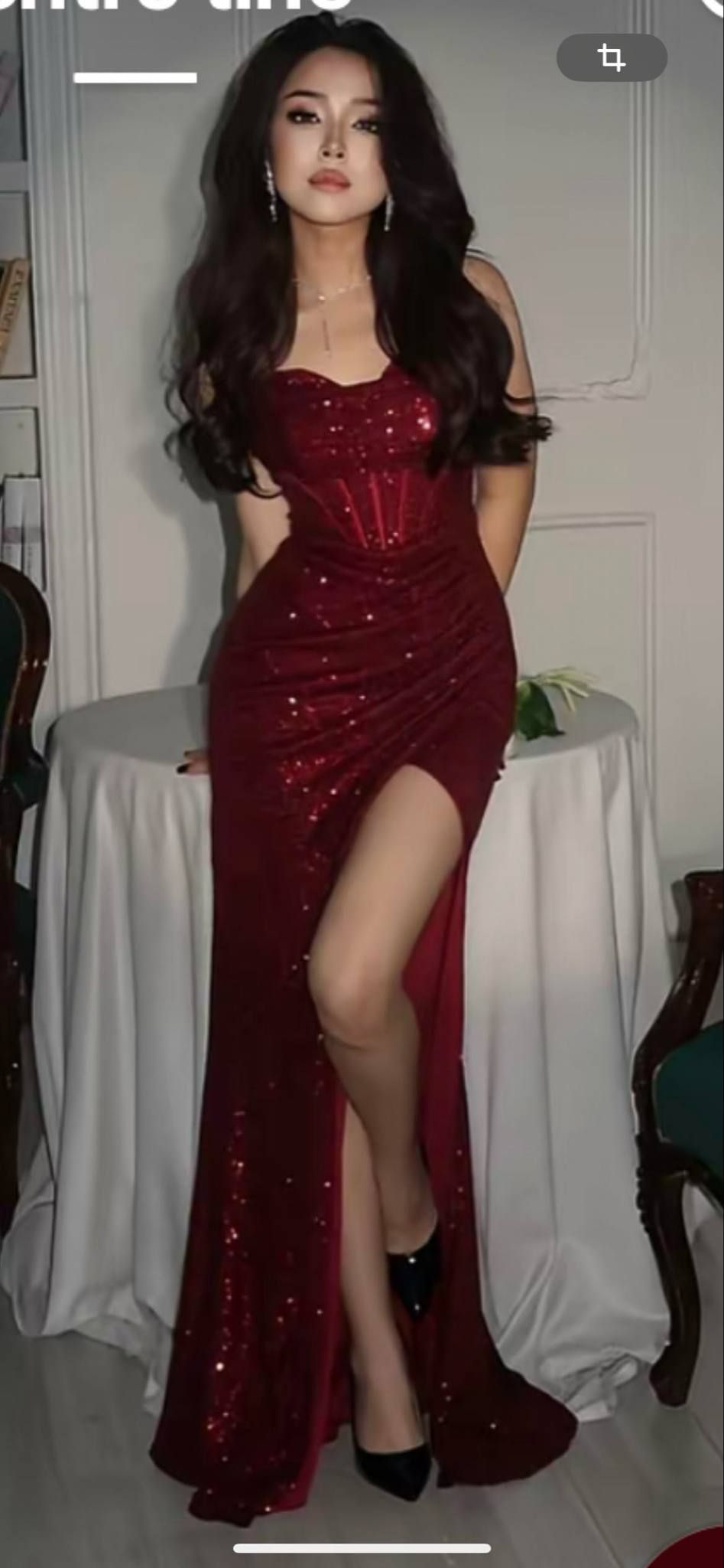 Robe de bal sirène sans bretelles, sans manches, ornée de perles et de sequins bordeaux, fente latérale N1773