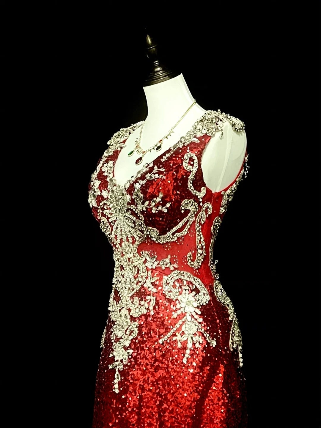 Vintage A line V Neck Red Sequin With Gold Appliques Bodice College Formal Outfit Long Prom Graduation Dresses For Teens N1304