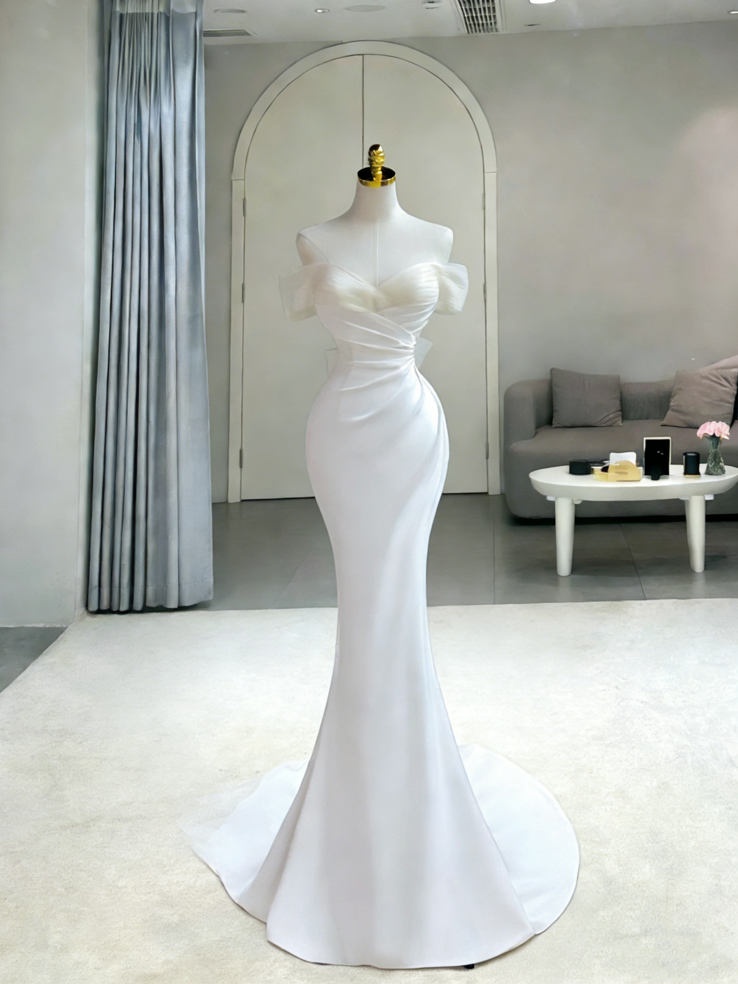 Robe de mariée longue de princesse sirène en satin blanc à épaules dénudées avec manches et traîne AB2186