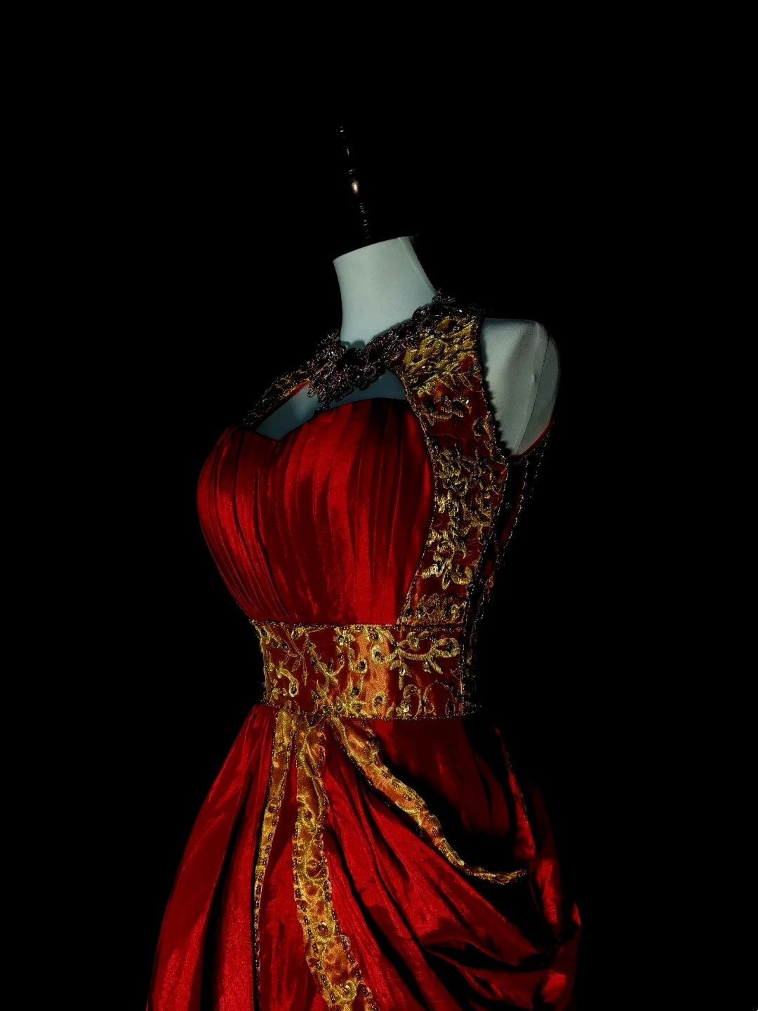 Elegantes, ärmelloses, bordeauxrotes A-Linien-Abendkleid mit goldenen Applikationen und goldenen Applikationen, langes Abendkleid für die Oberstufe (N1369)