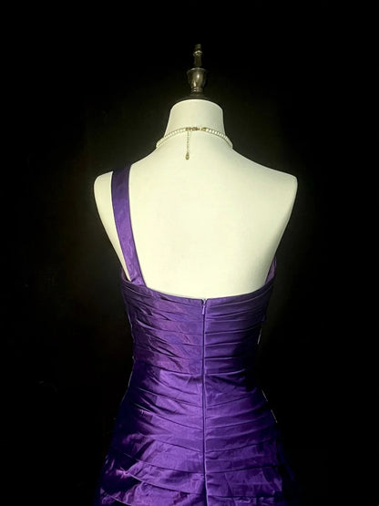Robe de bal longue sirène vintage asymétrique en satin raisin, années 90, ornée de perles, référence N1376