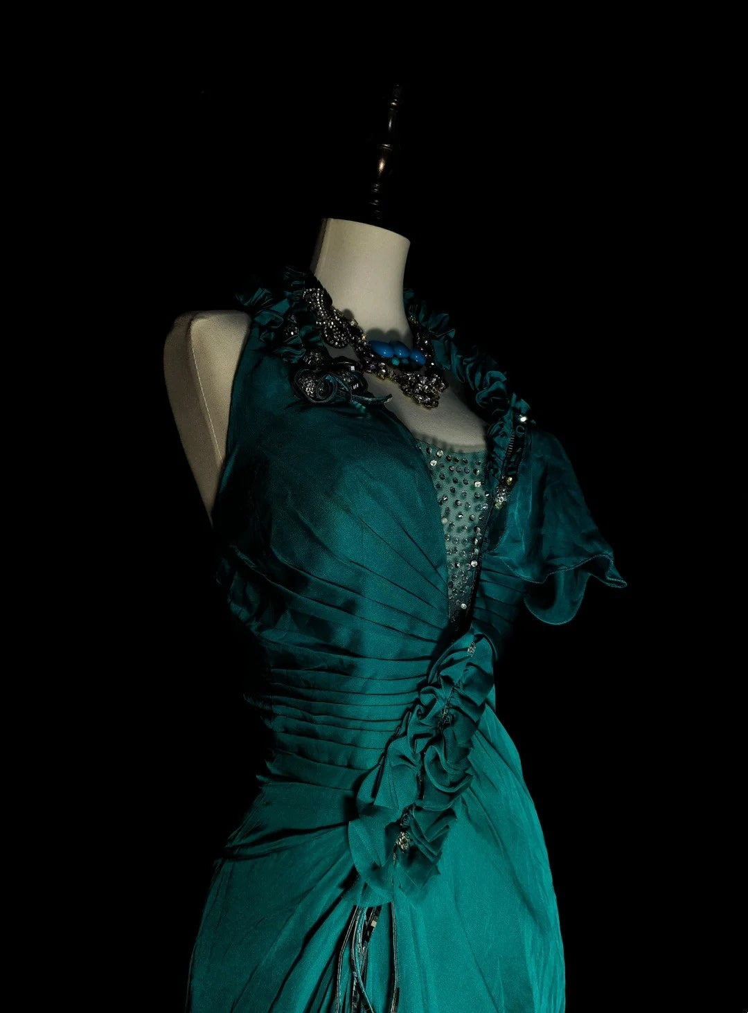 Elegantes, ärmelloses, dunkelgrünes Chiffon-Abendkleid in A-Linie mit Neckholder, langes formelles Kleid für die Oberstufe, N1378