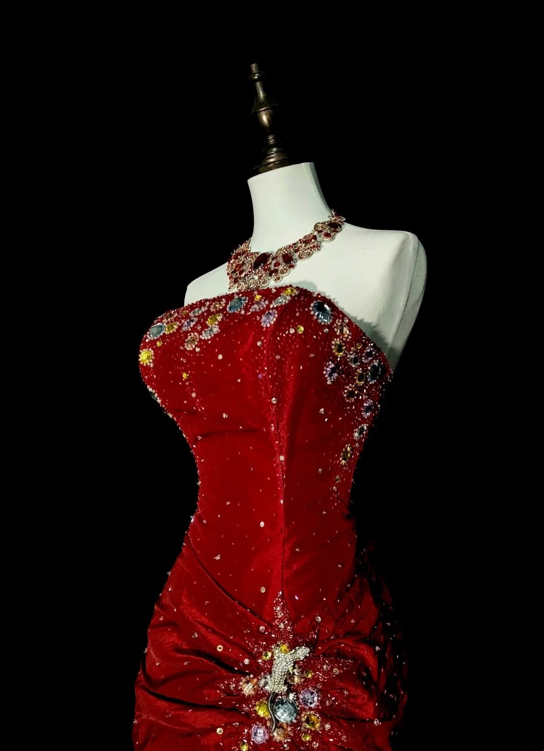 Vintage Meerjungfrauen-Kleid, trägerlos, roter Satin, 90er Jahre, mit Perlenstickerei, langes, formelles Abendkleid N1380