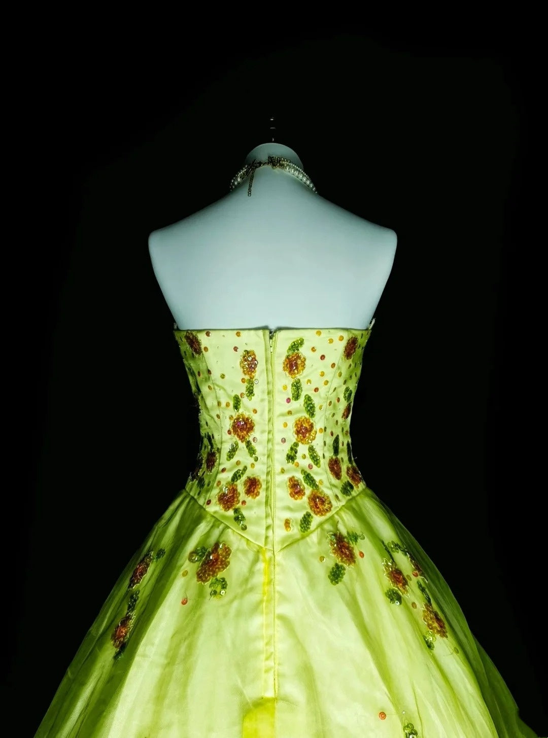 Robe de bal chic sans bretelles en tulle vert ornée de perles, longue, tenue de soirée pour les jeunes filles (N1379).