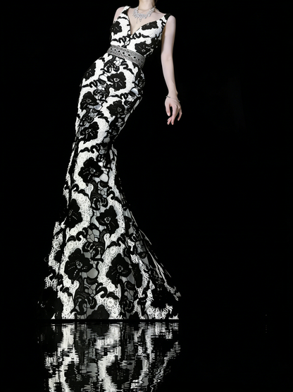 Robe de bal longue sirène à col en V en satin noir à fleurs, style modeste, pour adolescentes (N1188)
