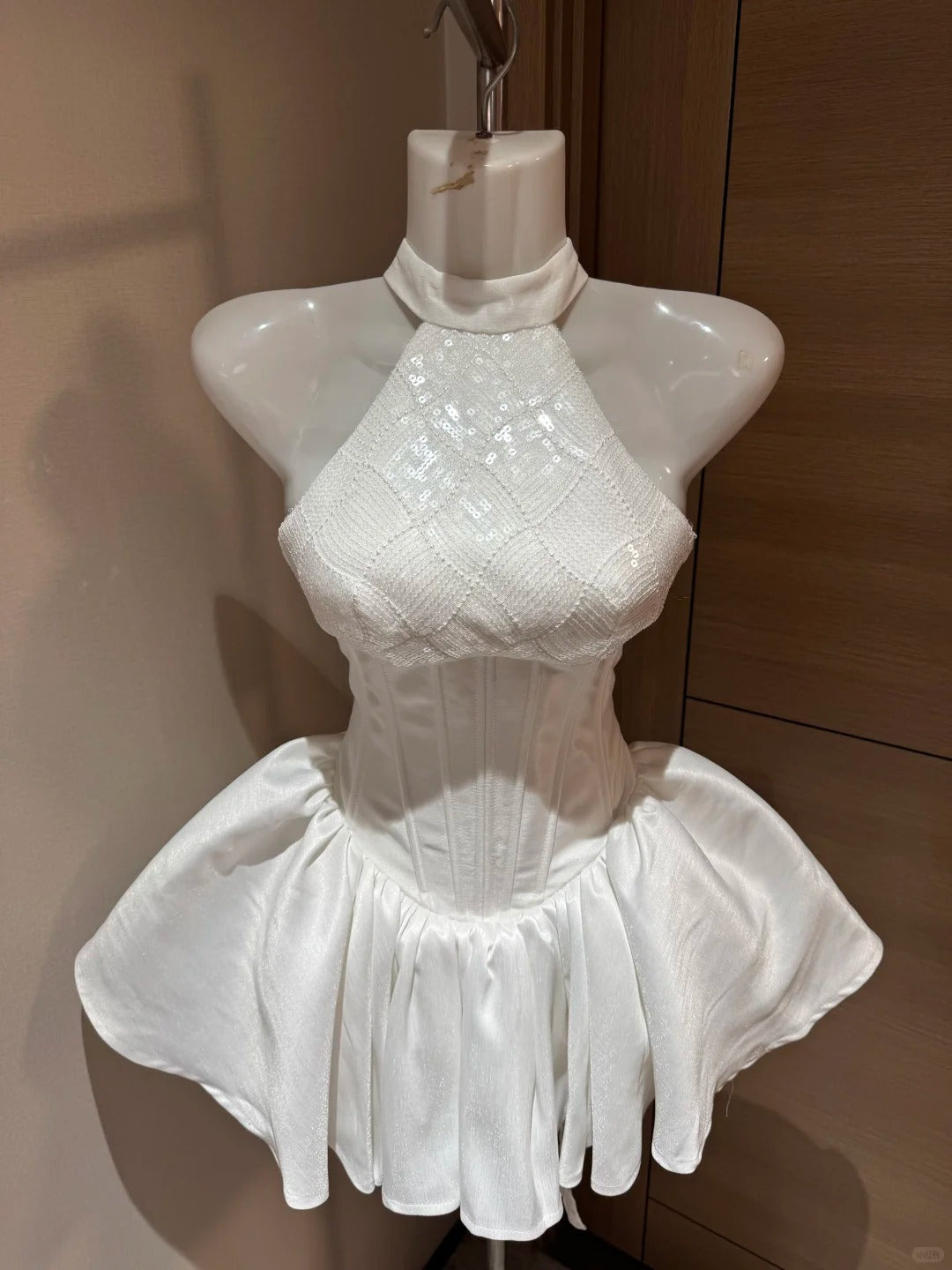 Süßes Ballkleid Hoher Ausschnitt Weiße Pailletten Night In Rio Inspo Hoco Kleid Ideen Homecoming Kleider RB4032