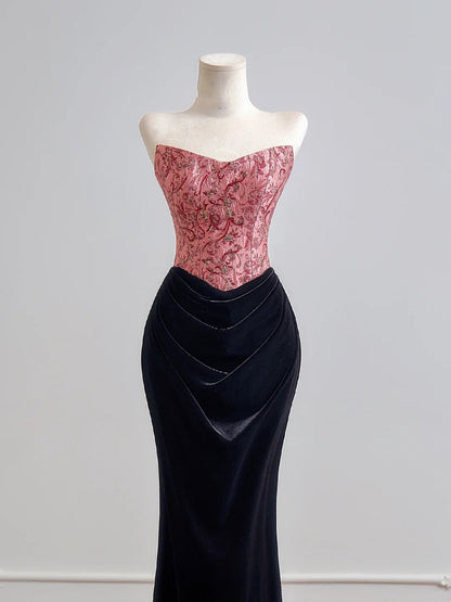 Figurschmeichelndes, trägerloses Meerjungfrauen-Abendkleid aus rosa Satin mit schwarzem Samt, langes formelles Abendkleid für Geburtstagsfeiern N382