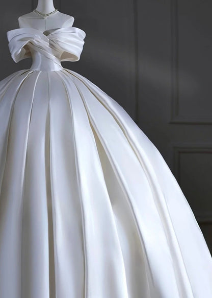 Zeitloses Brautkleid, Ballkleid, schulterfrei, Satin, plissiert, kurze Schleppe, figurbetontes langes Brautkleid AB2524