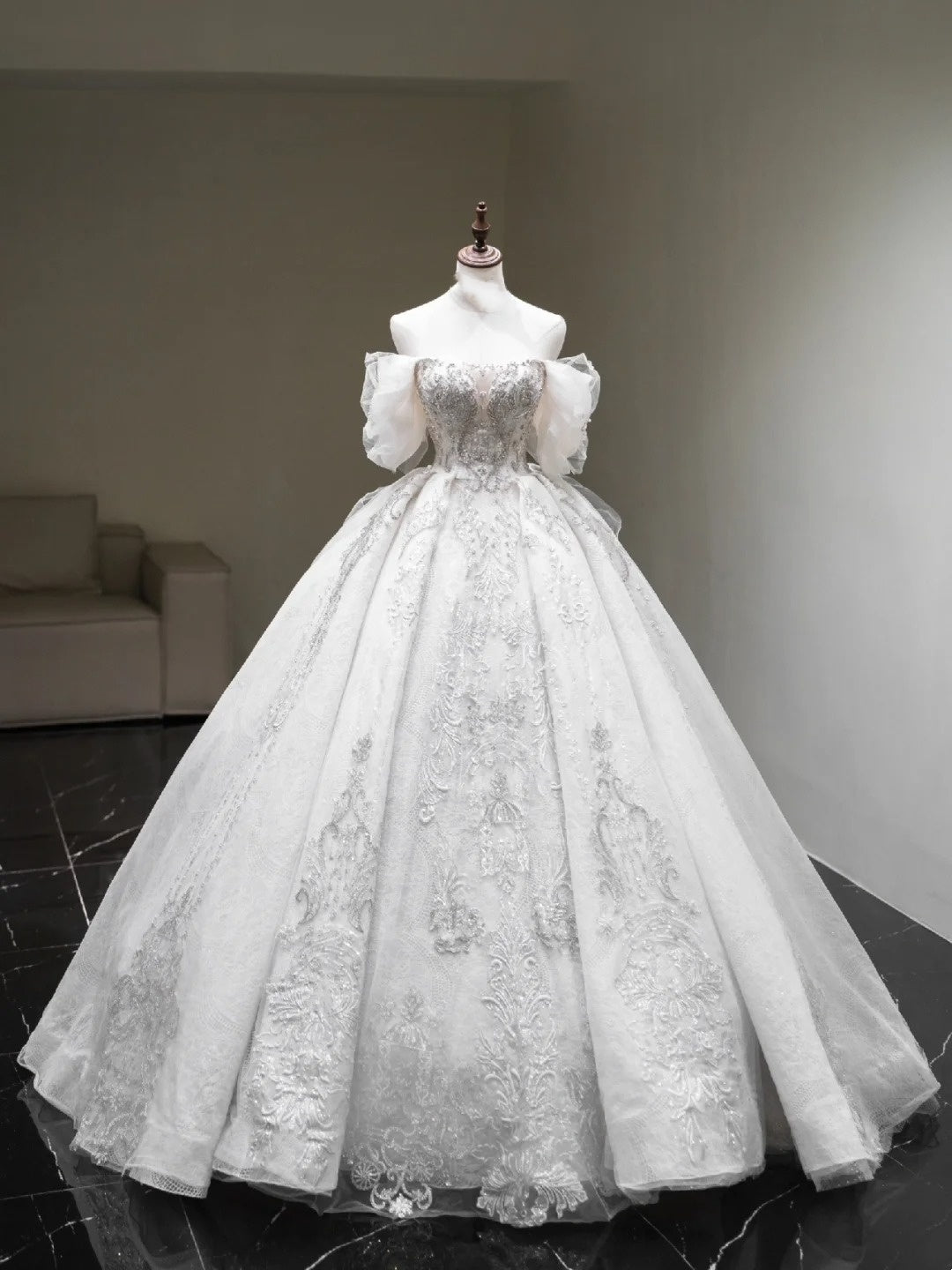Robe de mariée princesse, robe de bal épaules dénudées, tulle blanc pailleté avec corsage orné d'appliqués, robe de mariée cintrée N643