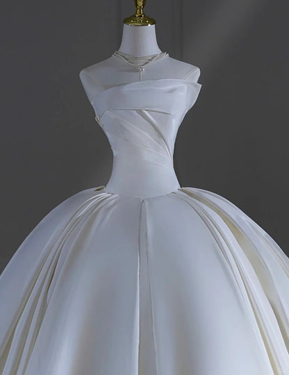 Zeitloses Brautkleid, Ballkleid, trägerlos, Satin, plissiert, mit Hofschleppe, figurbetont, langes Brautkleid AB2528