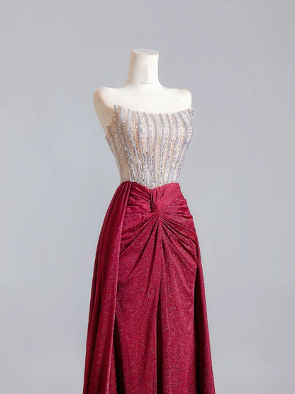 Funkelndes, trägerloses, burgunderrotes Pailletten-Abendkleid – das perfekte Outfit für den 18. Geburtstag (Partykleid N343)