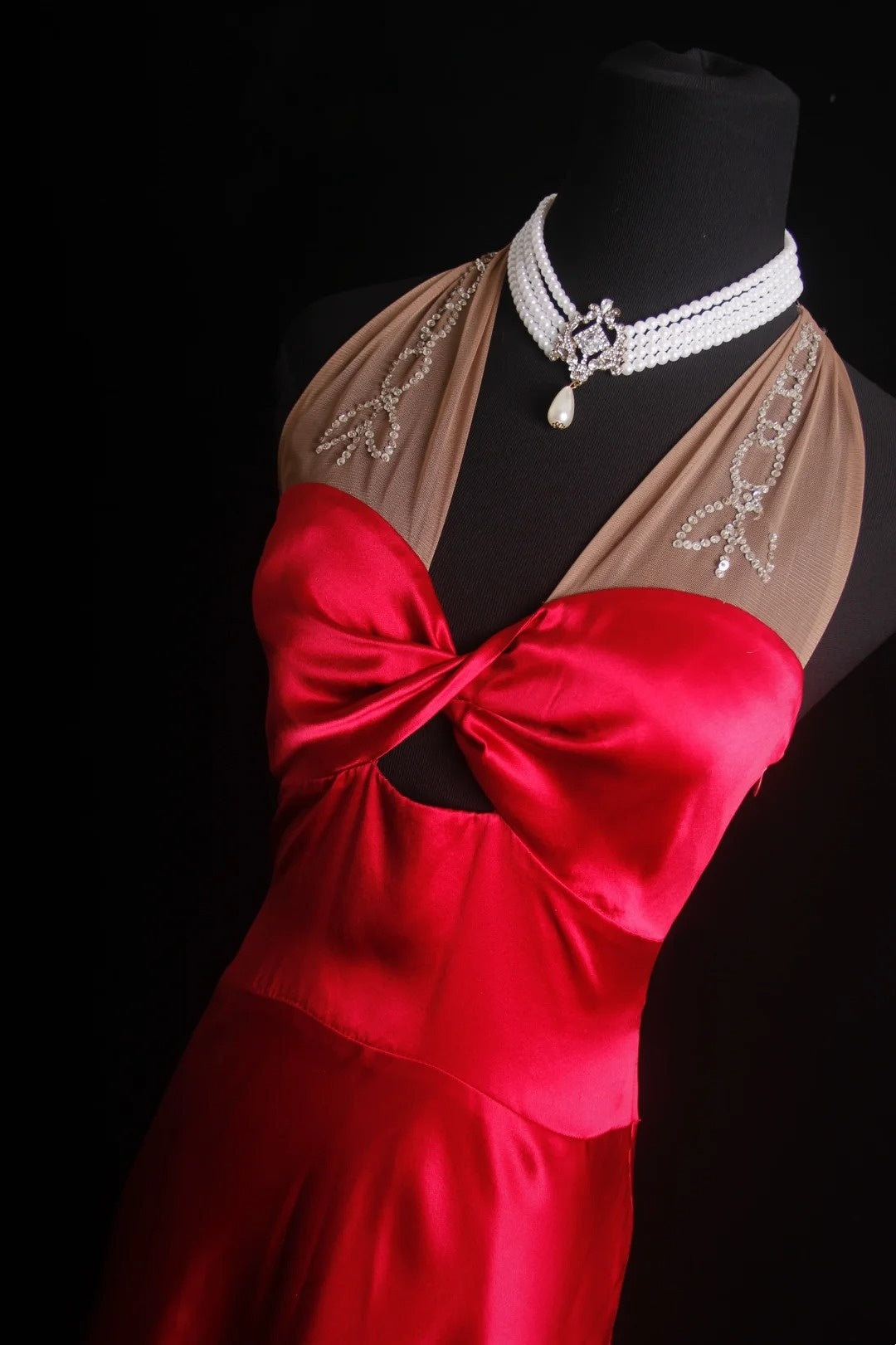 Retro-A-Linien-Neckholderkleid aus rotem Satin in Teelänge im 90er-Jahre-Stil – Inspiration für Outfits zum 18. Geburtstag – Festliches Kleid N493