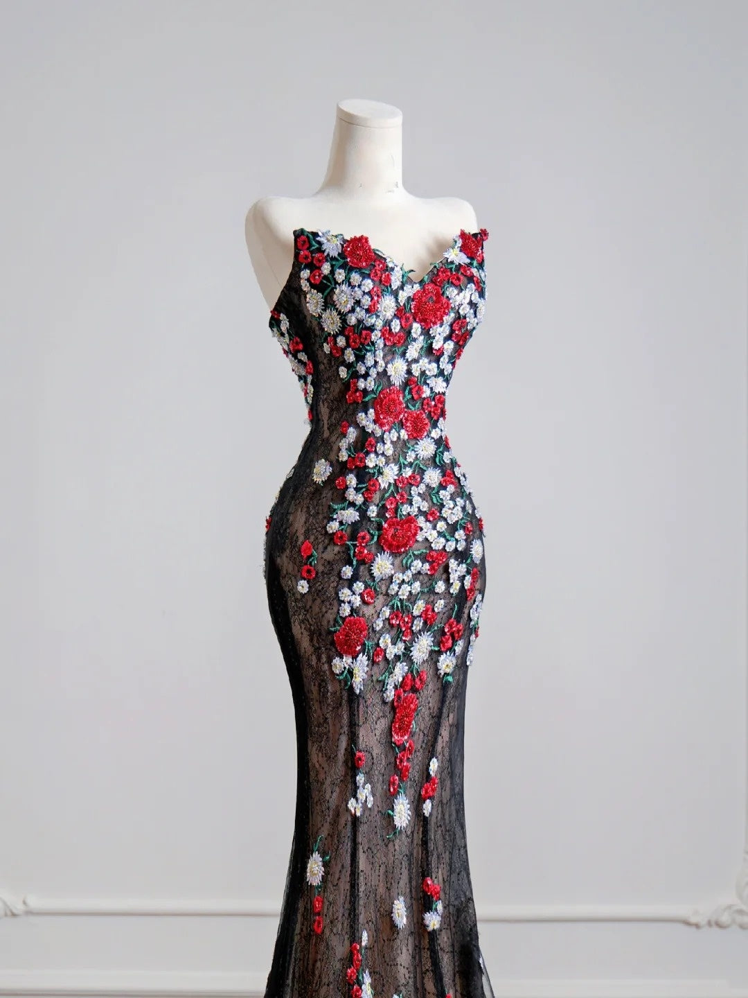 Robe de bal longue sirène en tulle noir avec décolleté cœur et appliques, idéale pour un 18e anniversaire (N344)