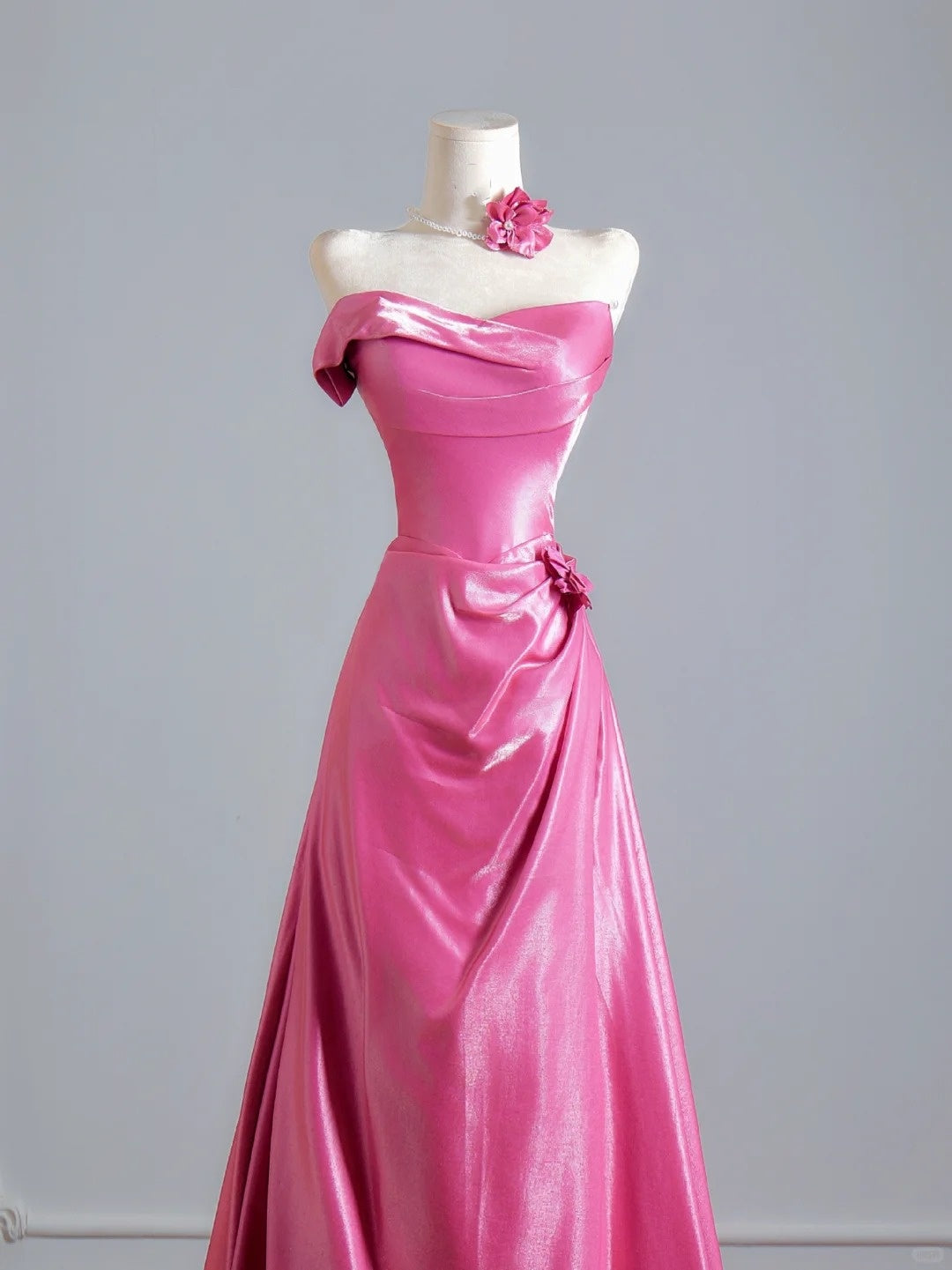 Zeitloses, trägerloses, langes, rosafarbenes A-Linien-Abendkleid mit Raffungen – Inspiration für Partys und Ballkleider N305